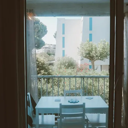 Cocon Grec - à 2 Min, Calme, Arboré&clim Appartement